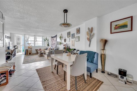 Condominio en venta en Miami Beach, Florida, 1 dormitorio, 84.54 m2 № 1074430 - foto 4