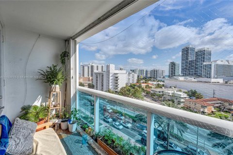 Condominio en venta en Miami Beach, Florida, 1 dormitorio, 84.54 m2 № 1074430 - foto 11