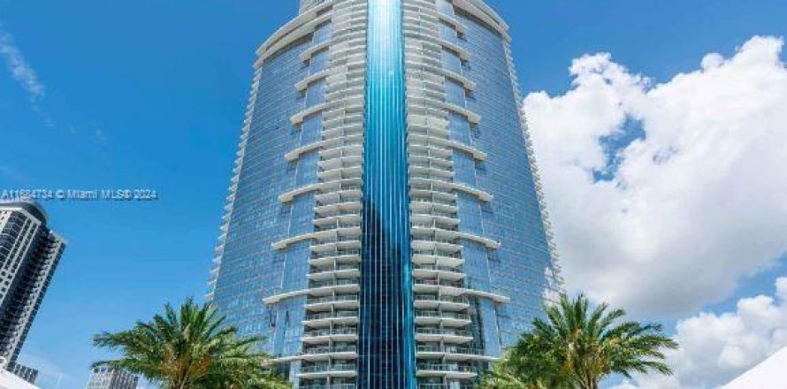 Condominio en Miami, Florida, 2 dormitorios  № 1420154