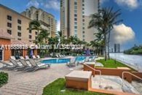 Condo in Aventura, Florida, 2 bedrooms  № 1420010 - photo 22