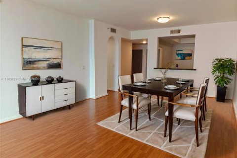 Condo in Aventura, Florida, 2 bedrooms  № 1420010 - photo 3