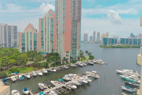 Condo in Aventura, Florida, 2 bedrooms  № 1420010 - photo 1