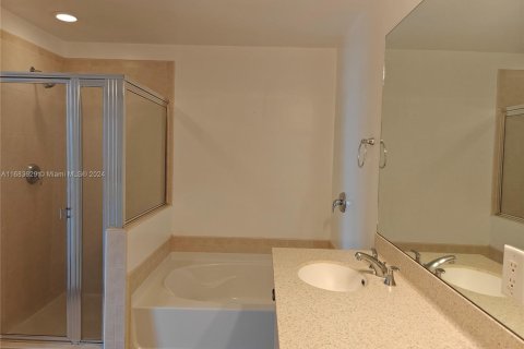 Condo in Aventura, Florida, 2 bedrooms  № 1420010 - photo 19