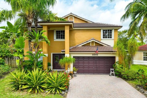 Villa ou maison à vendre à Cutler Bay, Floride: 4 chambres, 269.42 m2 № 1067686 - photo 2