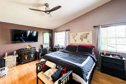 Casa en venta en Cutler Bay, Florida, 4 dormitorios, 269.42 m2 № 1067686 - foto 20