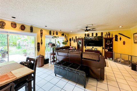 Villa ou maison à vendre à Cutler Bay, Floride: 4 chambres, 269.42 m2 № 1067686 - photo 13