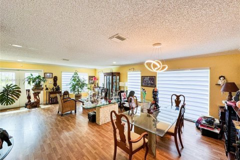 Casa en venta en Cutler Bay, Florida, 4 dormitorios, 269.42 m2 № 1067686 - foto 7