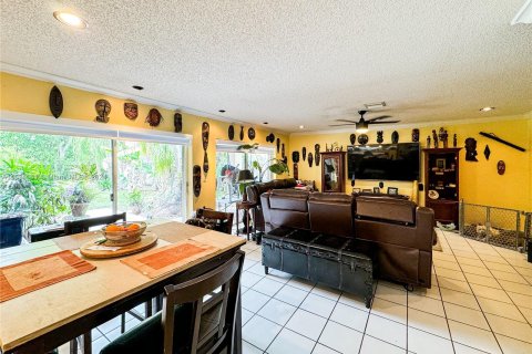Casa en venta en Cutler Bay, Florida, 4 dormitorios, 269.42 m2 № 1067686 - foto 14