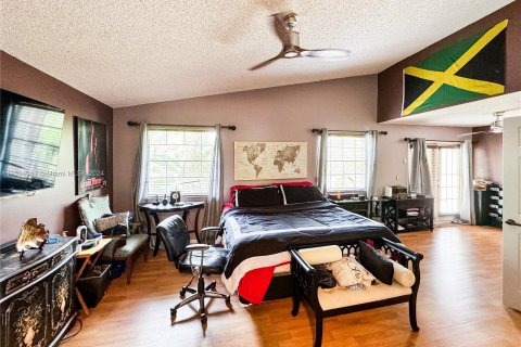 Casa en venta en Cutler Bay, Florida, 4 dormitorios, 269.42 m2 № 1067686 - foto 19