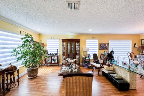 Casa en venta en Cutler Bay, Florida, 4 dormitorios, 269.42 m2 № 1067686 - foto 5