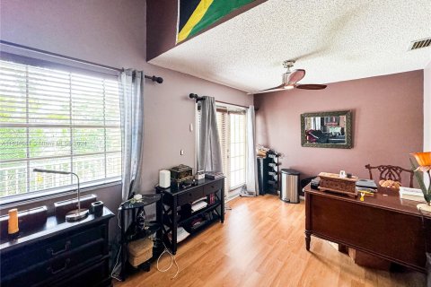 Casa en venta en Cutler Bay, Florida, 4 dormitorios, 269.42 m2 № 1067686 - foto 21