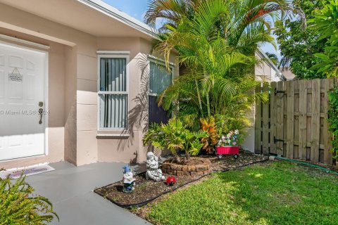 Casa en venta en Cutler Bay, Florida, 4 dormitorios, 132.2 m2 № 1305606 - foto 5