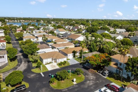 Villa ou maison à vendre à Cutler Bay, Floride: 4 chambres, 132.2 m2 № 1305606 - photo 3