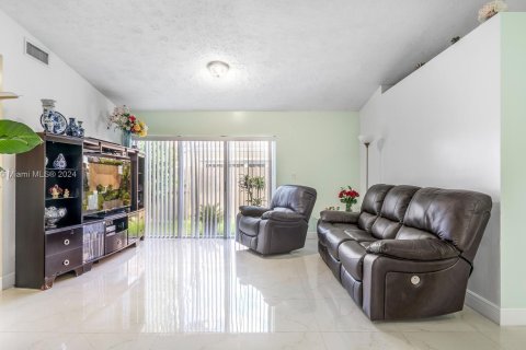 Casa en venta en Cutler Bay, Florida, 4 dormitorios, 132.2 m2 № 1305606 - foto 6