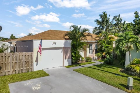 Villa ou maison à vendre à Cutler Bay, Floride: 4 chambres, 132.2 m2 № 1305606 - photo 4