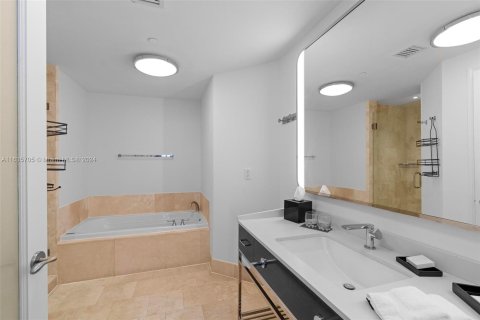 Condo in Miami Beach, Florida, 1 bedroom  № 1305564 - photo 22