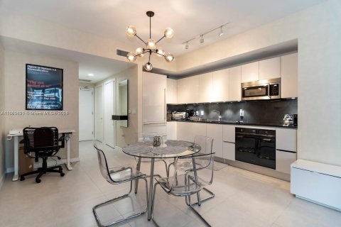 Condo in Miami, Florida, 1 bedroom  № 1388047 - photo 6