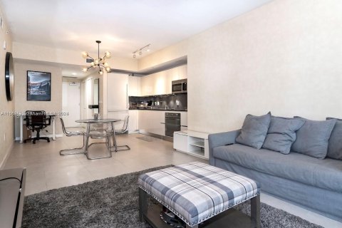 Condo in Miami, Florida, 1 bedroom  № 1388047 - photo 11