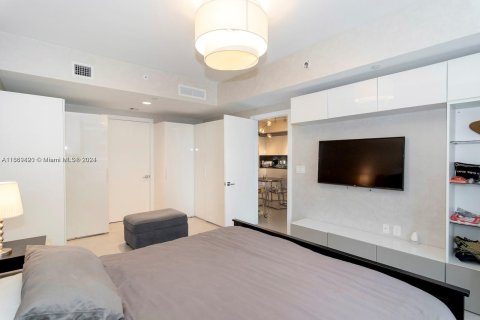 Condo in Miami, Florida, 1 bedroom  № 1388047 - photo 17