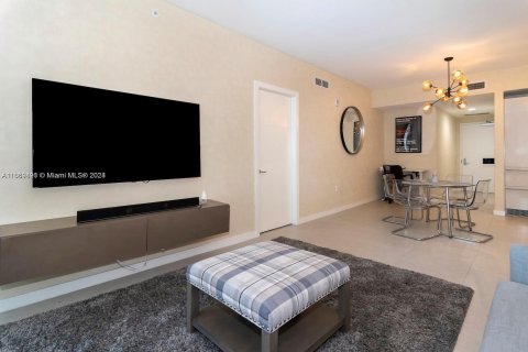 Condo in Miami, Florida, 1 bedroom  № 1388047 - photo 12