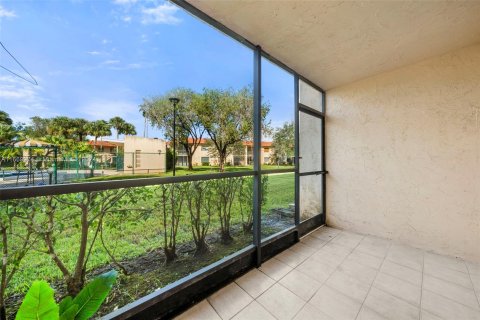 Villa ou maison à vendre à Weston, Floride: 2 chambres, 116.69 m2 № 1388095 - photo 22