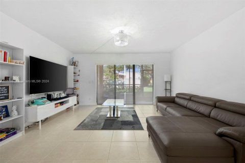 Villa ou maison à vendre à Weston, Floride: 2 chambres, 116.69 m2 № 1388095 - photo 9