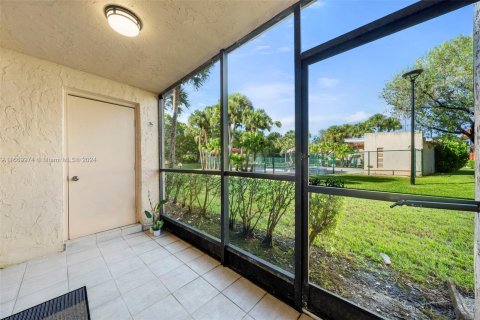 Villa ou maison à vendre à Weston, Floride: 2 chambres, 116.69 m2 № 1388095 - photo 21