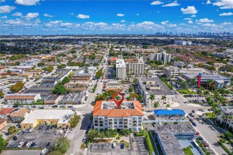 Condominio en venta en Hialeah, Florida, 1 dormitorio, 69.21 m2 № 1159071 - foto 4