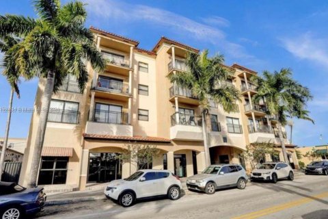 Condominio en venta en Hialeah, Florida, 1 dormitorio, 69.21 m2 № 1159071 - foto 3