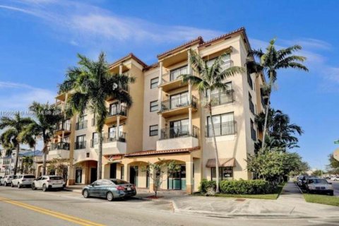 Condominio en venta en Hialeah, Florida, 1 dormitorio, 69.21 m2 № 1159071 - foto 1