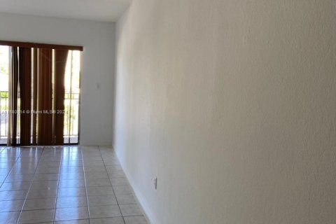 Condominio en venta en Hialeah, Florida, 1 dormitorio, 69.21 m2 № 1159071 - foto 5