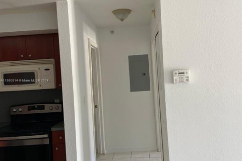 Condominio en venta en Hialeah, Florida, 1 dormitorio, 69.21 m2 № 1159071 - foto 7