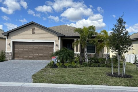 House in Port Charlotte, Florida 3 bedrooms, 171.87 sq.m. № 1052206 - photo 1