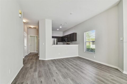 Adosado en venta en Tampa, Florida, 2 dormitorios, 116.03 m2 № 1378364 - foto 8