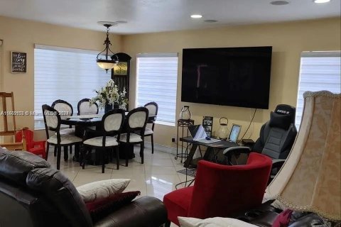 Casa en venta en Hialeah, Florida, 4 dormitorios, 151.43 m2 № 1386141 - foto 4