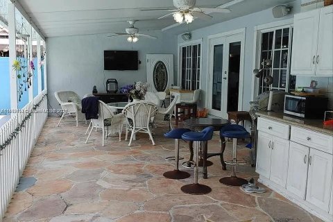 Villa ou maison à vendre à Hialeah, Floride: 4 chambres, 151.43 m2 № 1386141 - photo 11