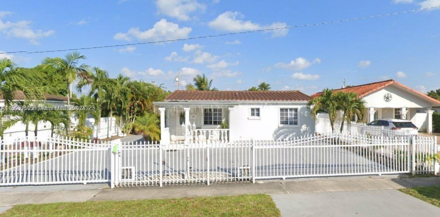 Villa ou maison à Hialeah, Floride 4 chambres, 151.43 m2 № 1386141