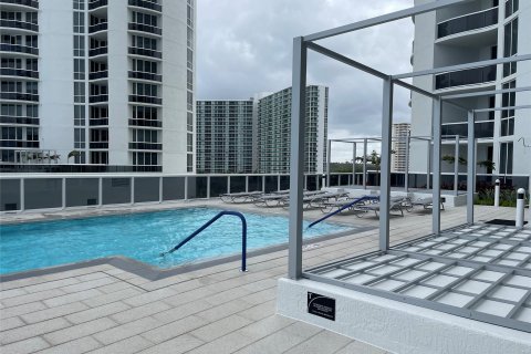 Condo in Sunny Isles Beach, Florida, 3 bedrooms  № 1075999 - photo 11