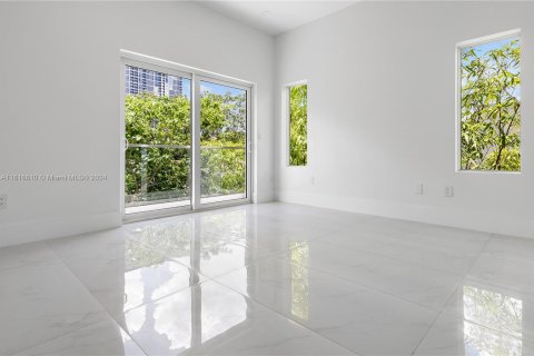 Townhouse in Miami, Florida 3 bedrooms № 1238302 - photo 19