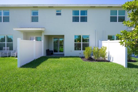 Townhouse in Lake Worth, Florida 3 bedrooms, 166.3 sq.m. № 1077487 - photo 3