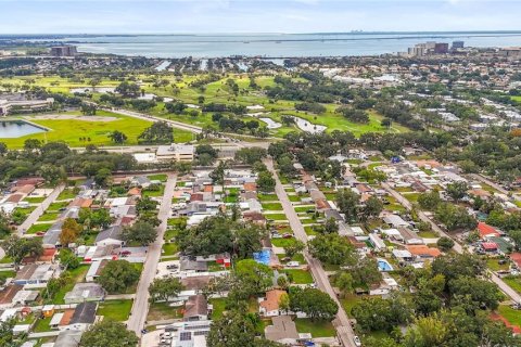 Villa ou maison à vendre à Tampa, Floride: 5 chambres, 126.72 m2 № 1390665 - photo 4