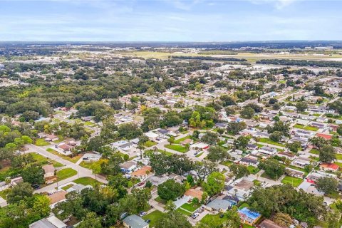 House in Tampa, Florida 5 bedrooms, 126.72 sq.m. № 1390665 - photo 6