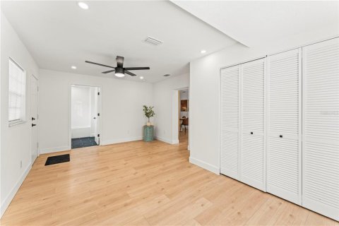 Casa en venta en Tampa, Florida, 5 dormitorios, 126.72 m2 № 1390665 - foto 18