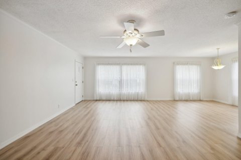 Condo in Stuart, Florida, 2 bedrooms  № 1077477 - photo 7