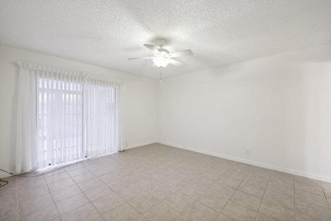 Condo in Stuart, Florida, 2 bedrooms  № 1077477 - photo 3