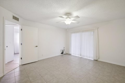 Condo in Stuart, Florida, 2 bedrooms  № 1077477 - photo 2