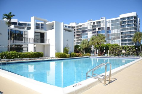 Condominio en venta en Hallandale Beach, Florida, 1 dormitorio, 85.01 m2 № 1050468 - foto 20