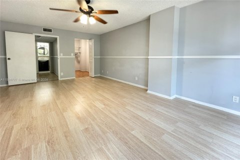 Condominio en venta en Hallandale Beach, Florida, 1 dormitorio, 85.01 m2 № 1050468 - foto 10