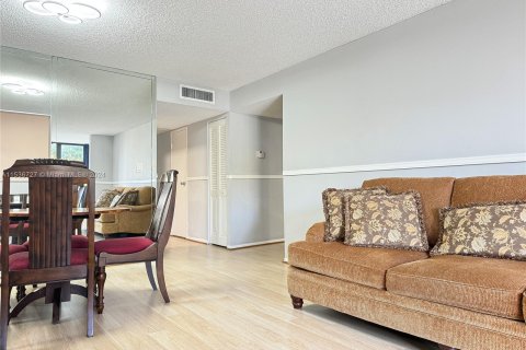 Condominio en venta en Hallandale Beach, Florida, 1 dormitorio, 85.01 m2 № 1050468 - foto 8