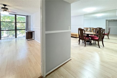 Condominio en venta en Hallandale Beach, Florida, 1 dormitorio, 85.01 m2 № 1050468 - foto 14